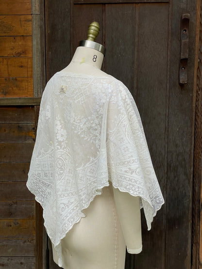 Donna Antique Lace Poncho