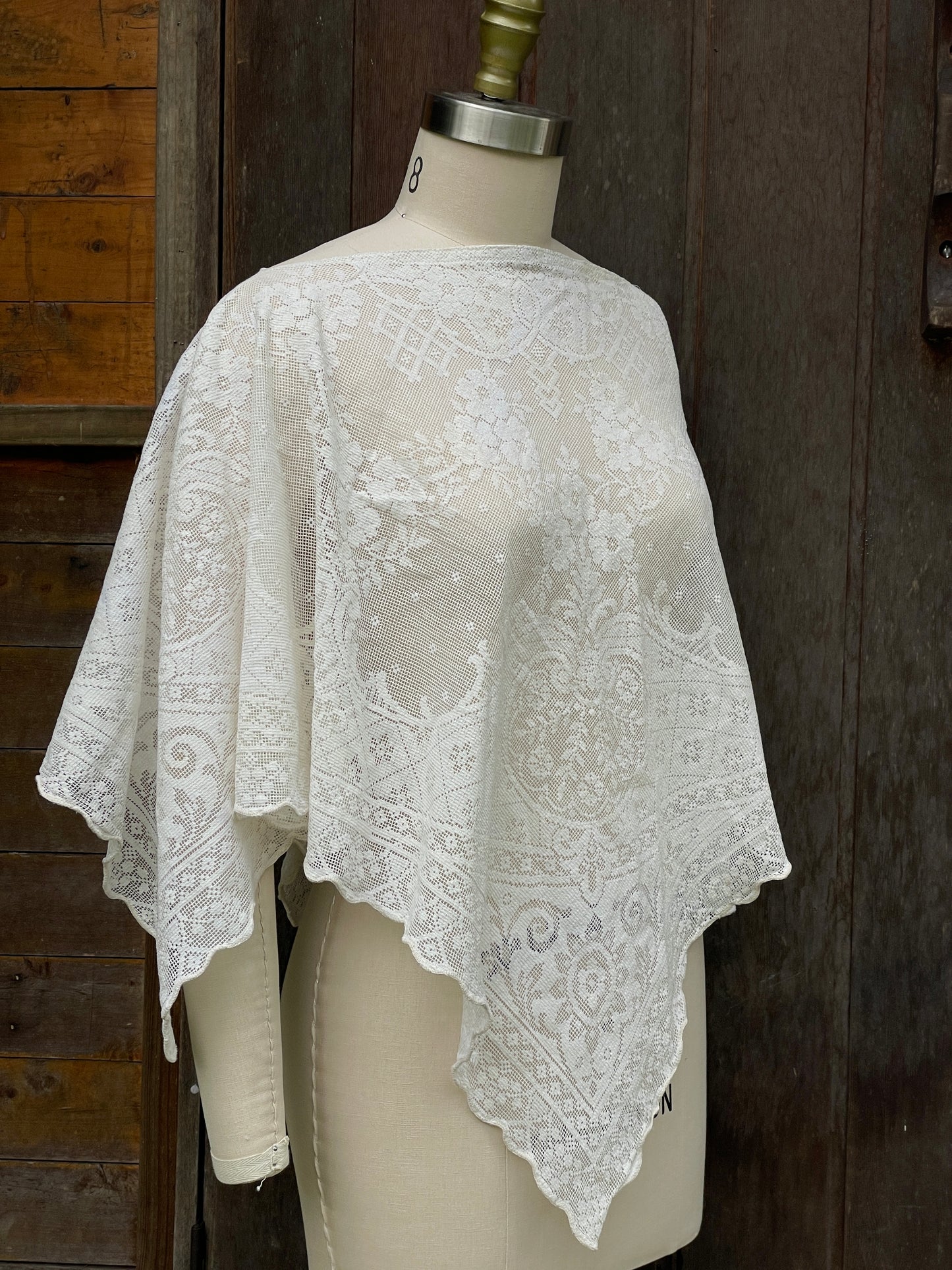 Donna Antique Lace Poncho