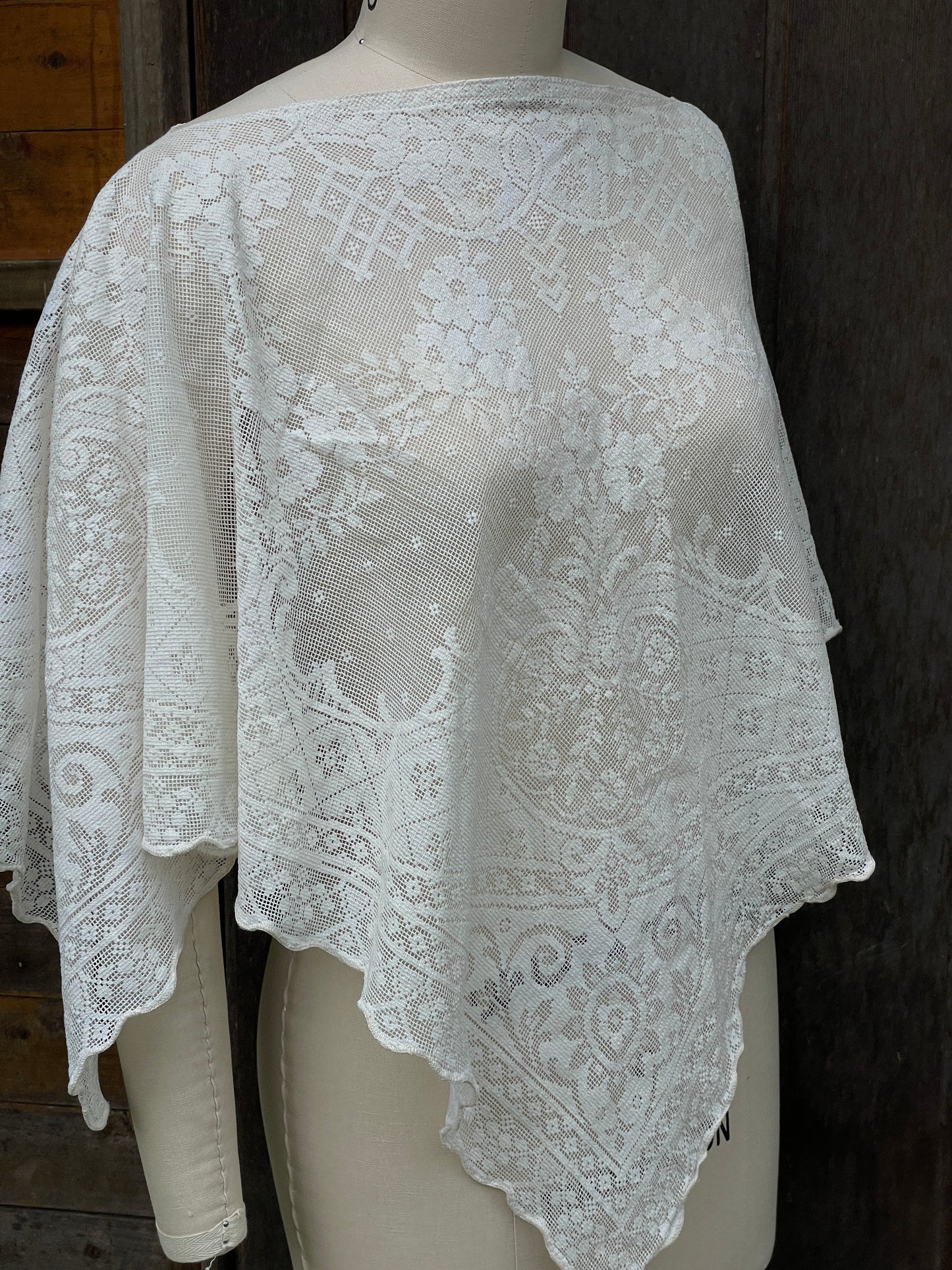 Donna Antique Lace Poncho