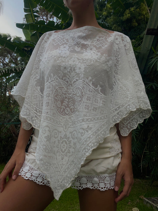 Donna Antique Lace Poncho